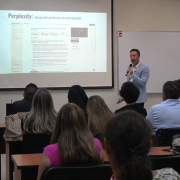 Conferencia sobre “Herramientas de generación de contenidos con inteligencia artificial” en Panamá